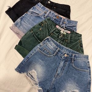 Y2K 90s Vintage High-Waisted Denim Shorts Bundle – 4 Pairs (Levi’s, Wrangler & M